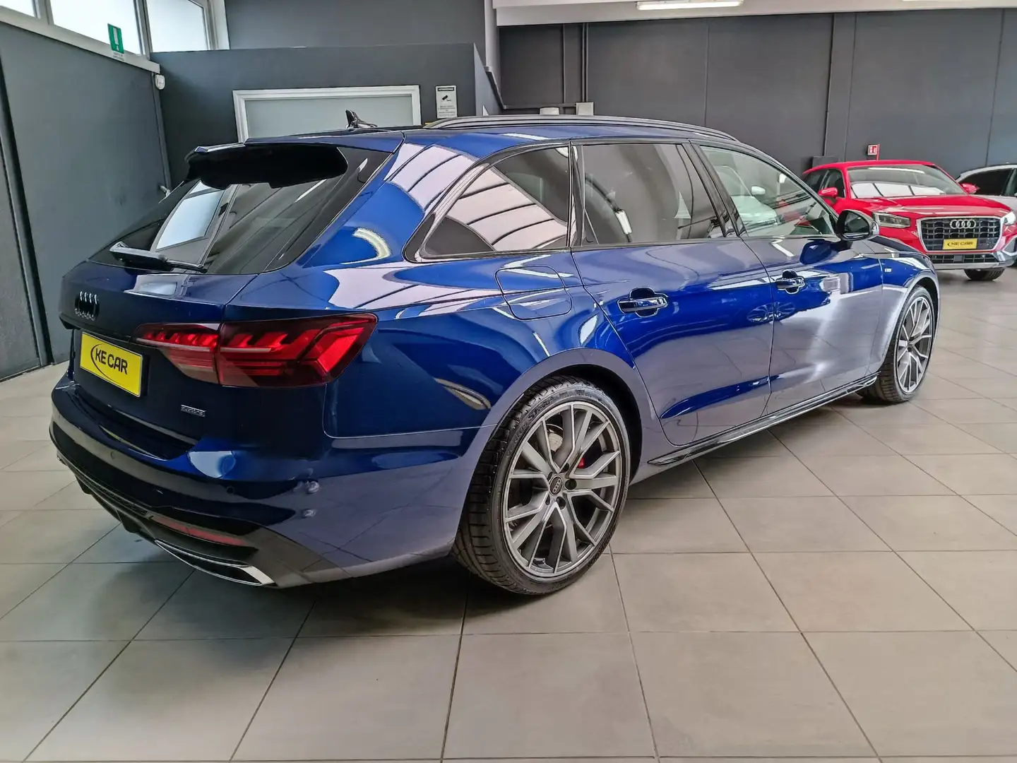Audi A4 Avant 40 TDI quattro S tronic S line COMPETITION Bianco - 2