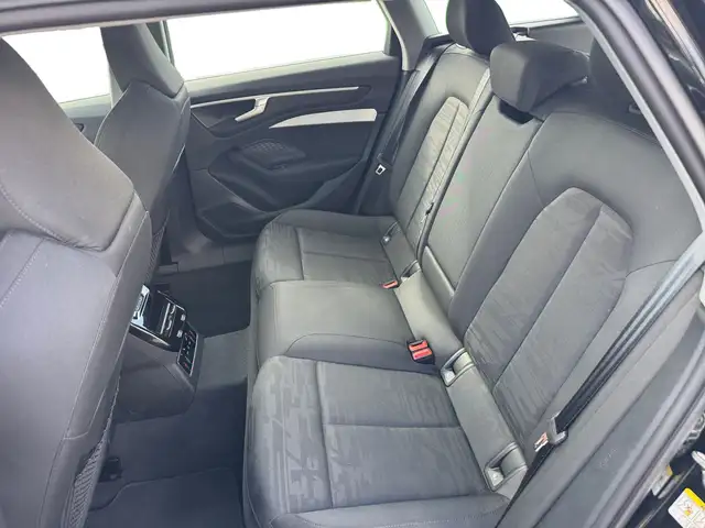 Audi A6 view 10