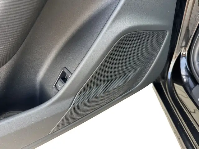 Audi A6 view 11