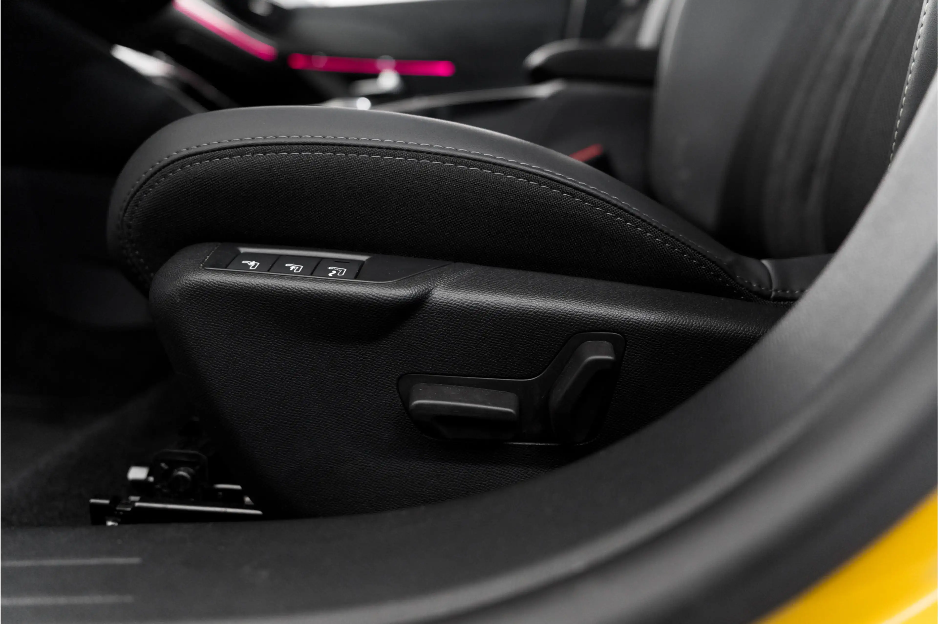 Peugeot e-208 GT Pack warmtepomp + ACC + 11 kW 3-fase + GT — photo 12