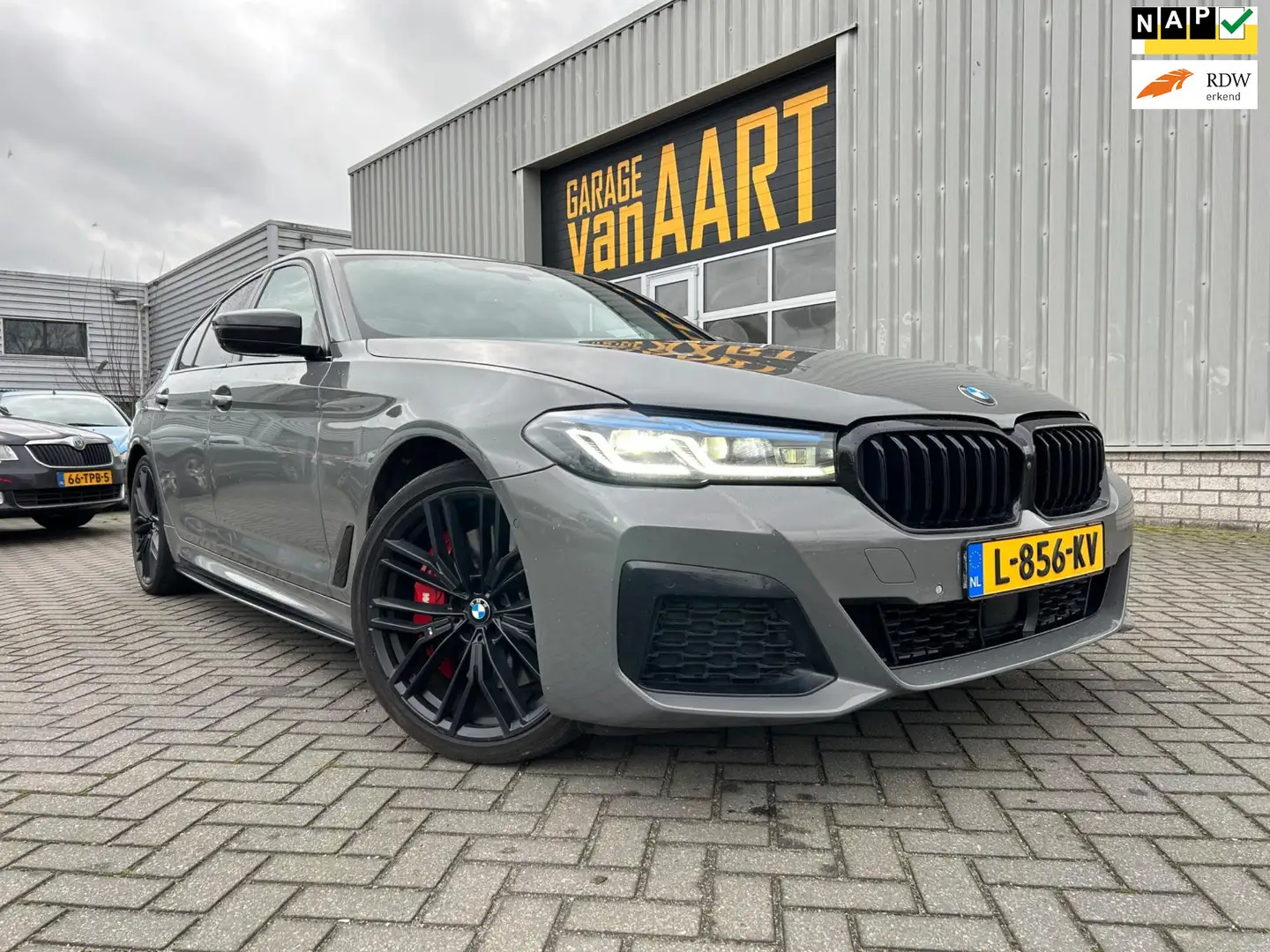 BMW 545 5-serie 545e xDrive Business Edition Plus | NL AUT Szürke - 1