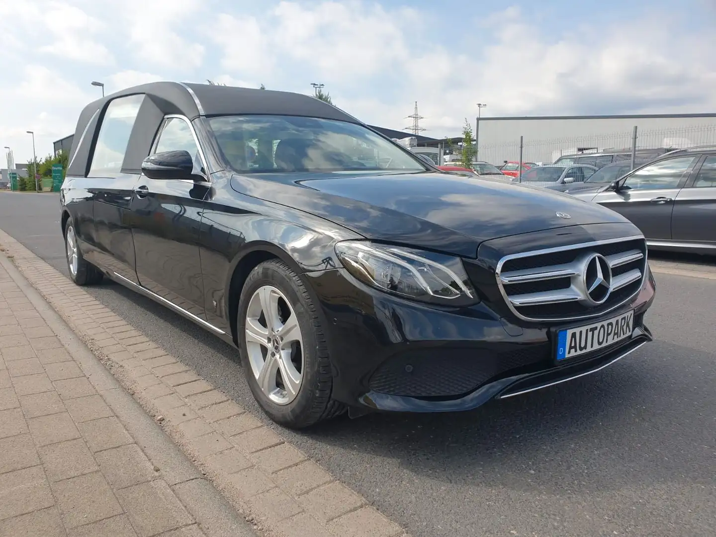 Mercedes-Benz E 220 *BESTATTUNGSWAGEN*LEICHENWAGEN*NEUER AUFBAU Schwarz - 2