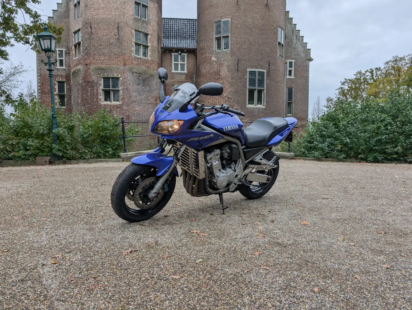 Yamaha FZS 1000 met Black Widow Exhaust Blauw - 1