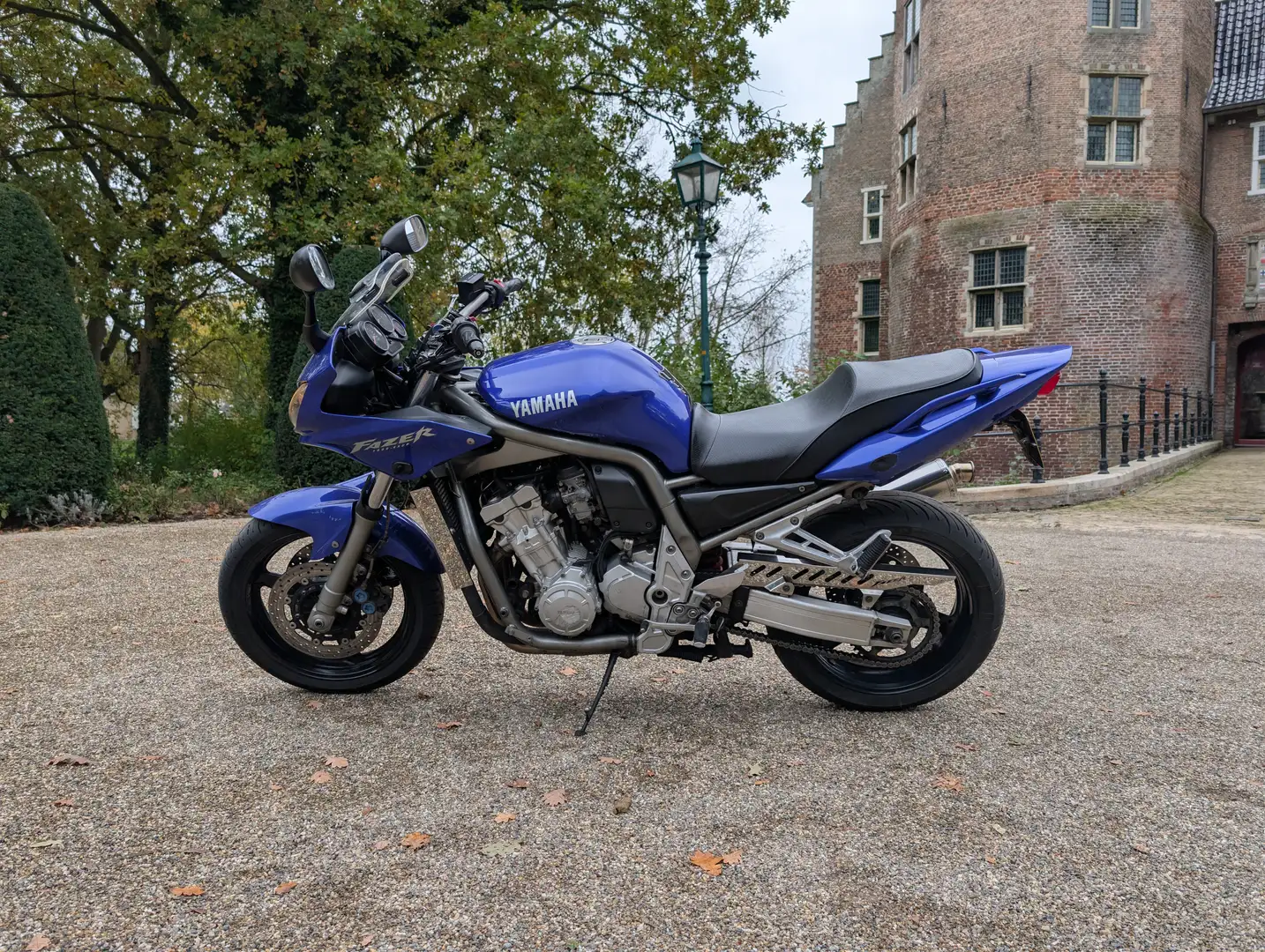Yamaha FZS 1000 met Black Widow Exhaust Blauw - 2