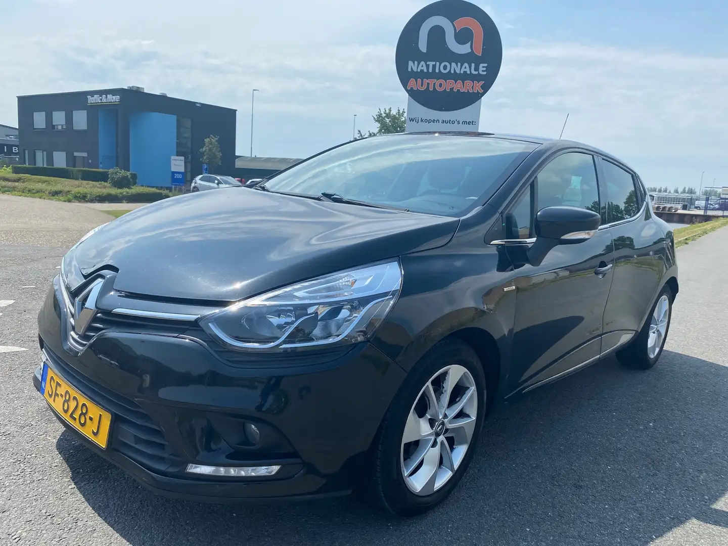 Renault Clio 2018 * 0.9 TCe Limited * LED * LMV * Euro 6 Zwart - 1