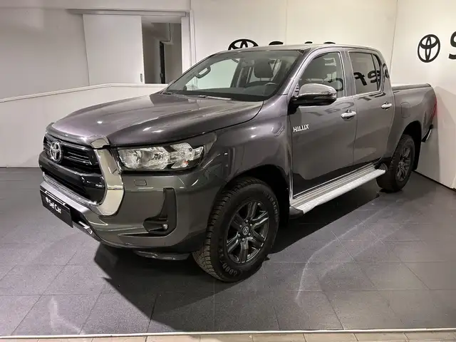 Toyota Hilux Hilux Double Cab 2.4 D-4D 4X4 (150 CV) Manuale 6 marce Lounge