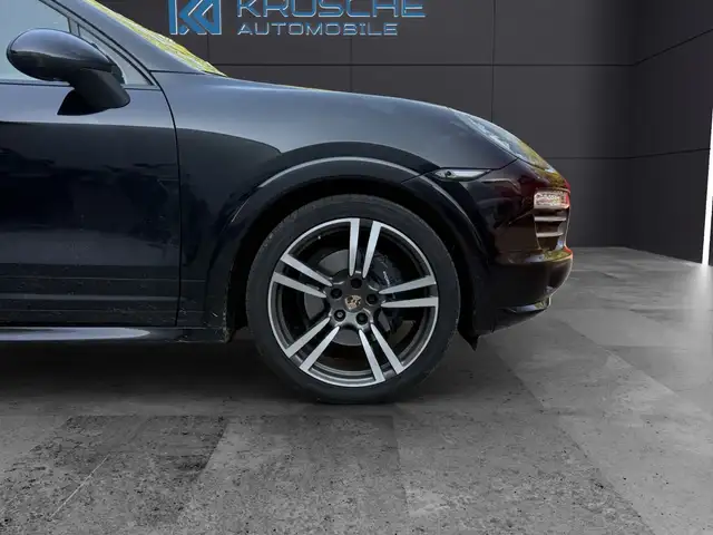 Porsche Cayenne view 12