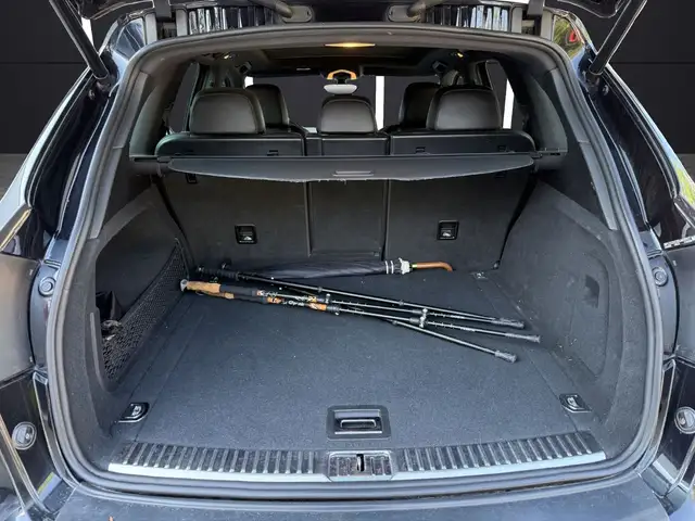 Porsche Cayenne view 13