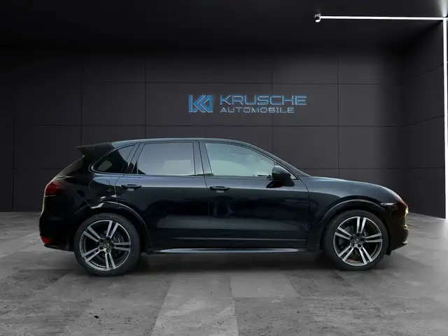 Porsche Cayenne view 6