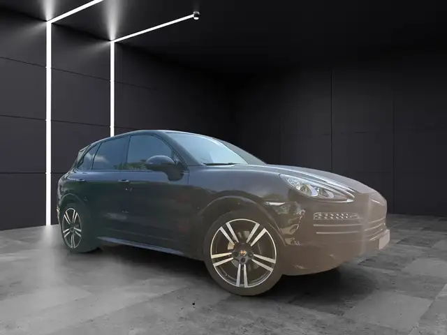 Porsche Cayenne view 7