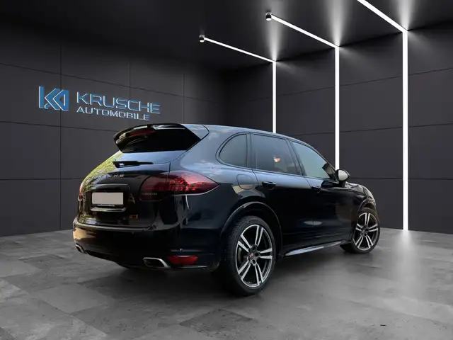 Porsche Cayenne view 5
