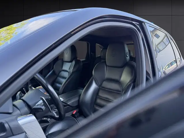 Porsche Cayenne view 15