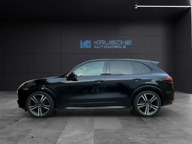 Porsche Cayenne view 2