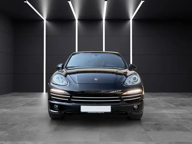 Porsche Cayenne view 8
