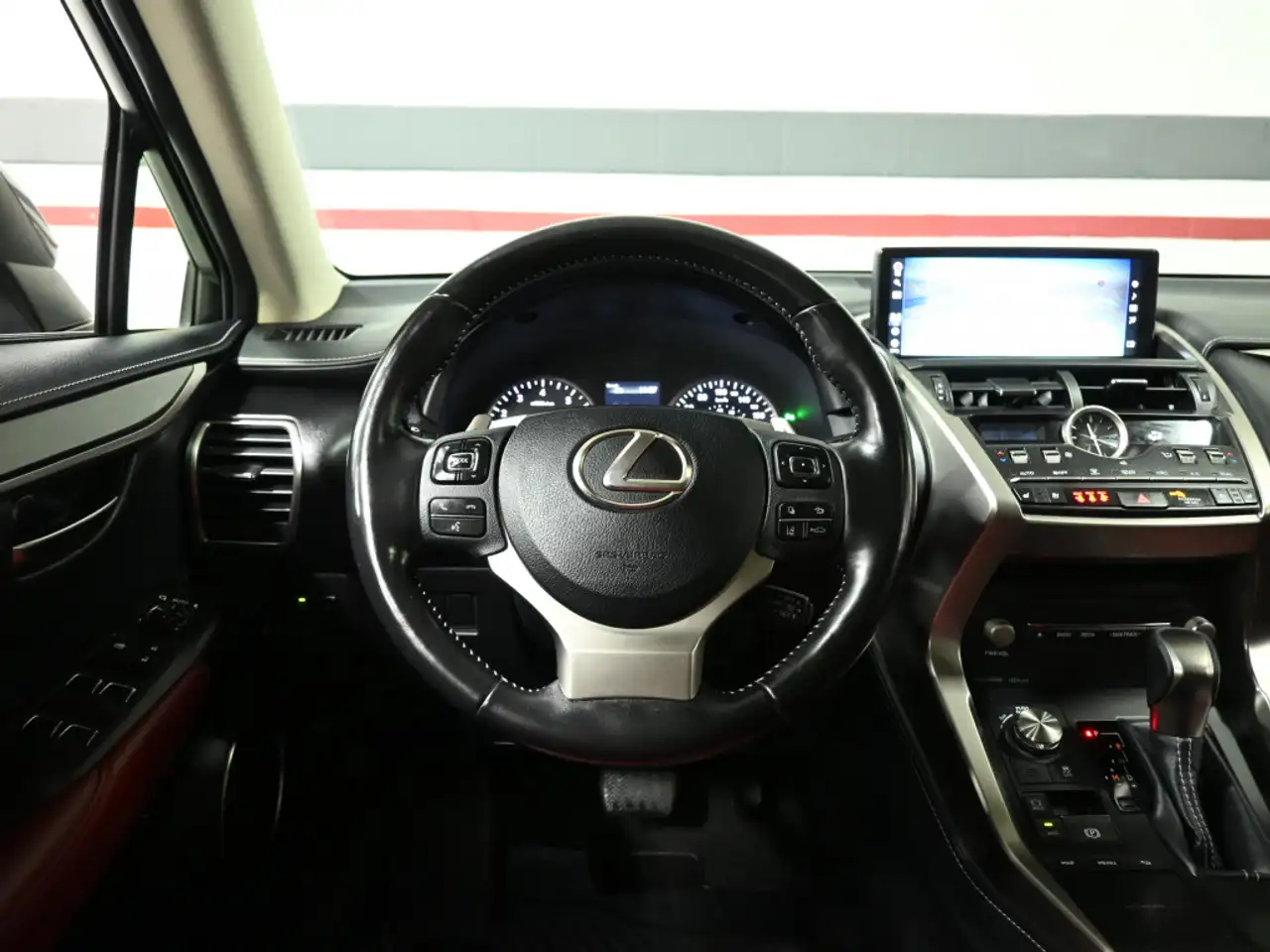 Lexus NX снимка Lexus NX