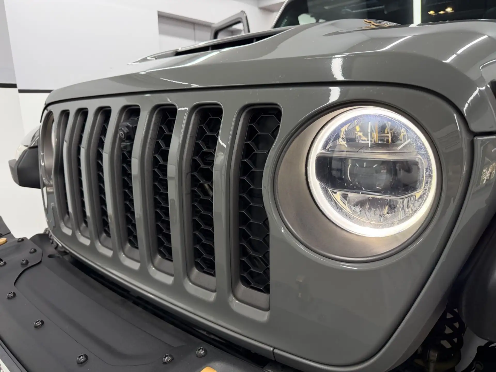 지프 Jeep Wrangler 2.0l T-GDI 2023 회색 사진 2