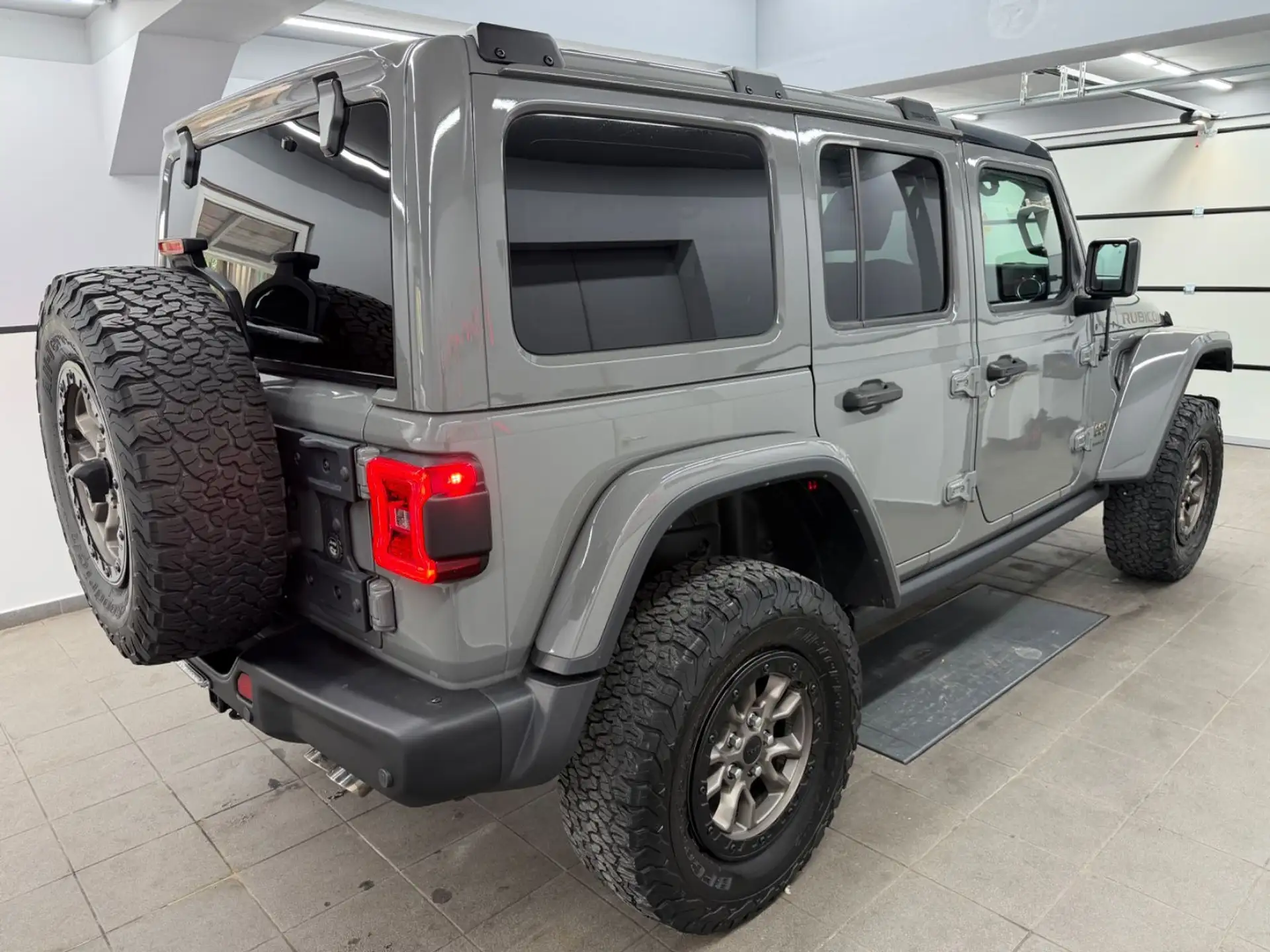 지프 Jeep Wrangler 2.0l T-GDI 2023 회색 사진 6