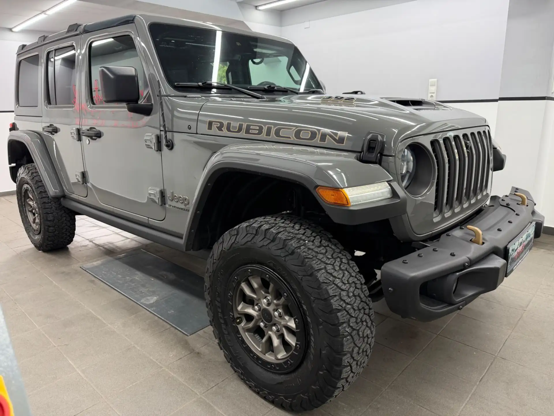 지프 Jeep Wrangler 2.0l T-GDI 2023 회색 사진 3