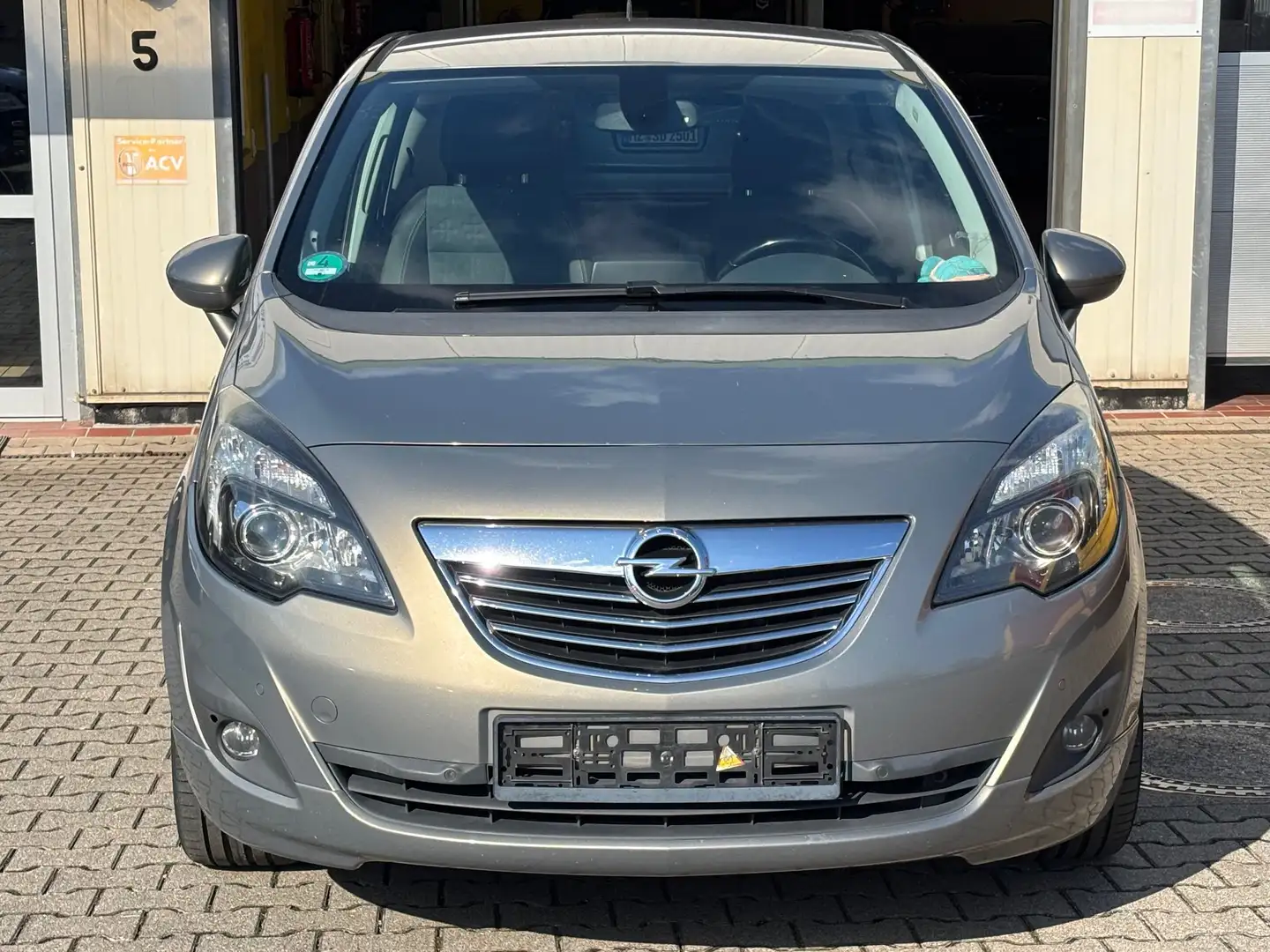 Opel Meriva 1,4 16V Innovation/Klimaaut./Navi/17"/1 Hand Grau - 2