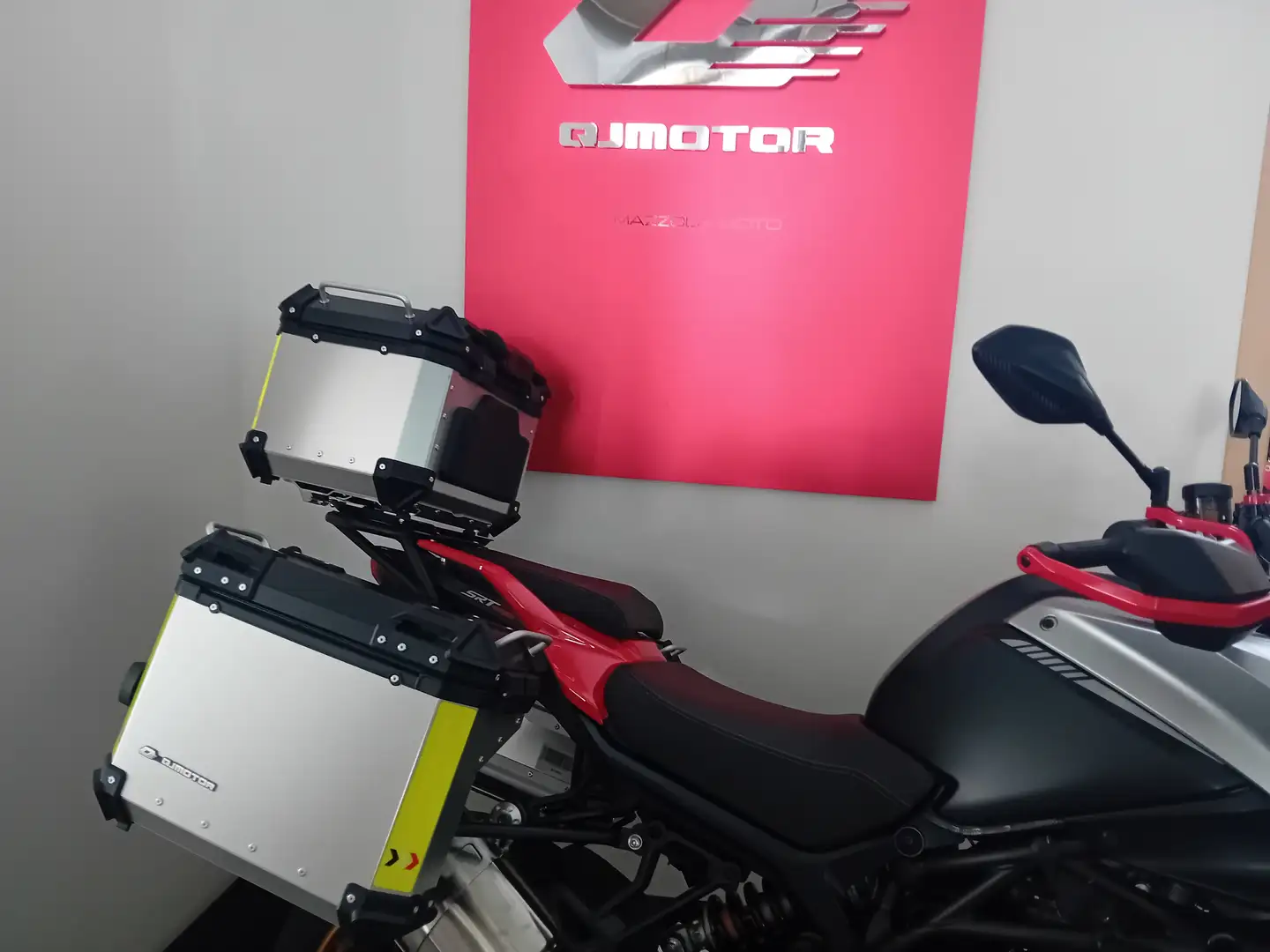 QJ Motor SRT 900 SX con tris valige Rojo - 2