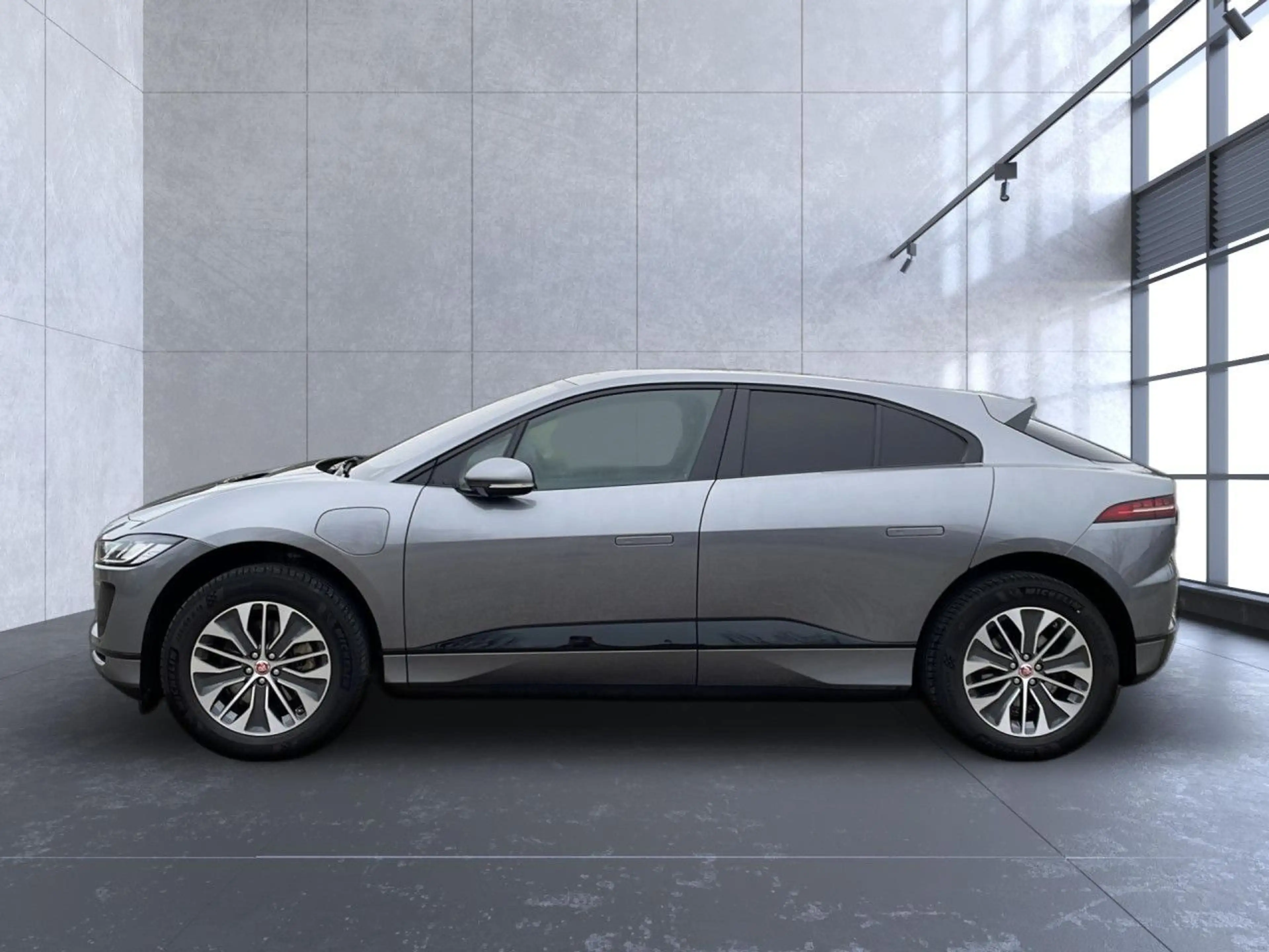 Jaguar I-Pace EV400 AWD S — photo 3