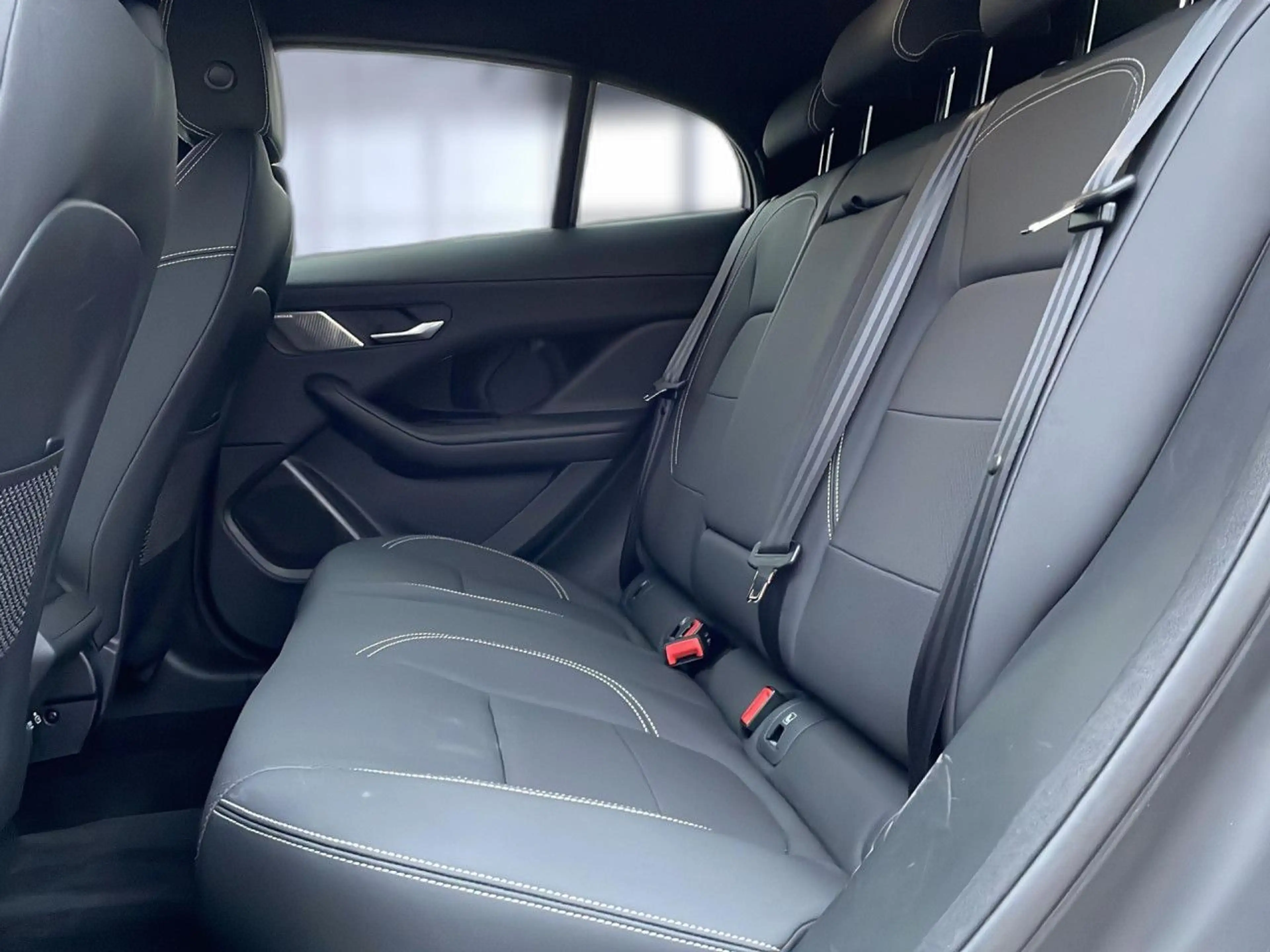 Jaguar I-Pace EV400 AWD S — photo 10