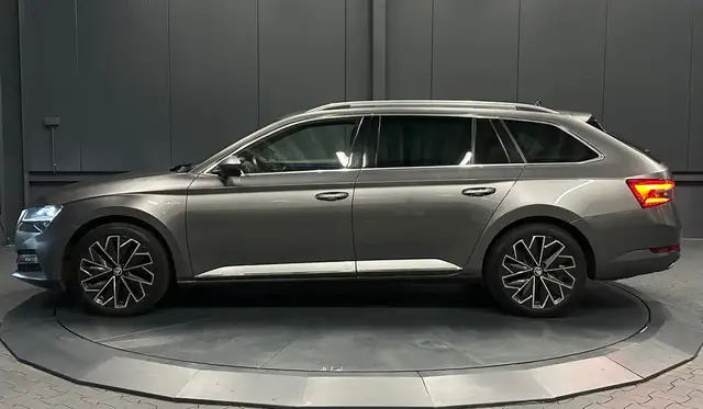 Skoda Superb view 2