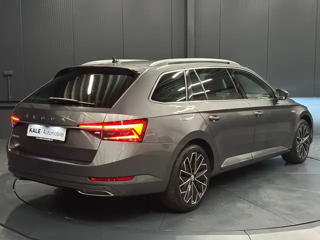 Skoda Superb view 5