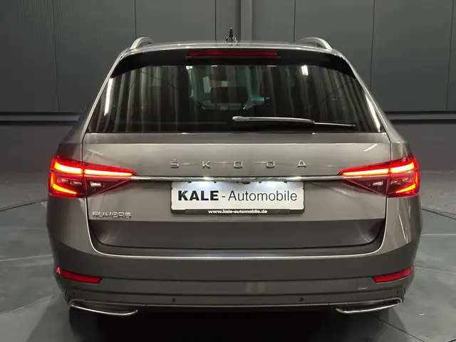 Skoda Superb view 4
