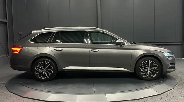 Skoda Superb view 6