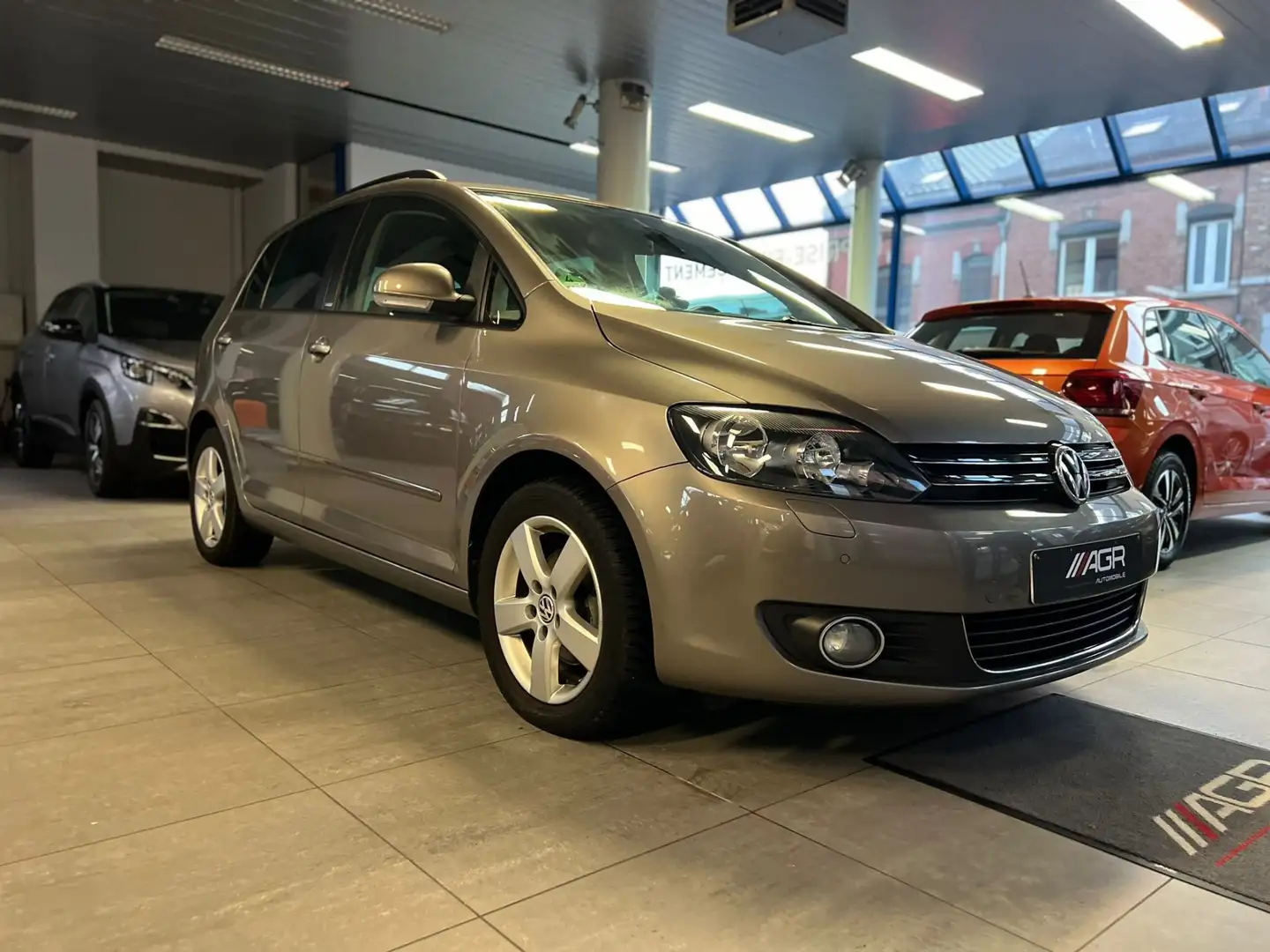 Volkswagen Golf DIRECTEMENT DISPONIBLE Beige - 2