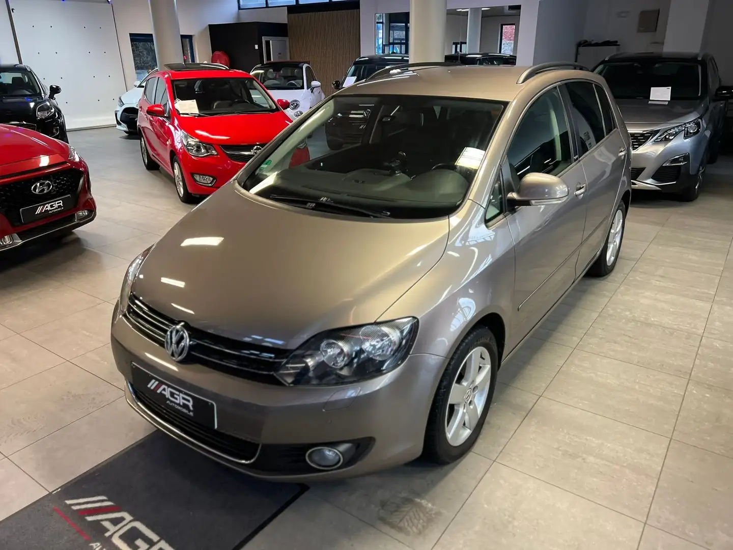Volkswagen Golf DIRECTEMENT DISPONIBLE Beige - 1