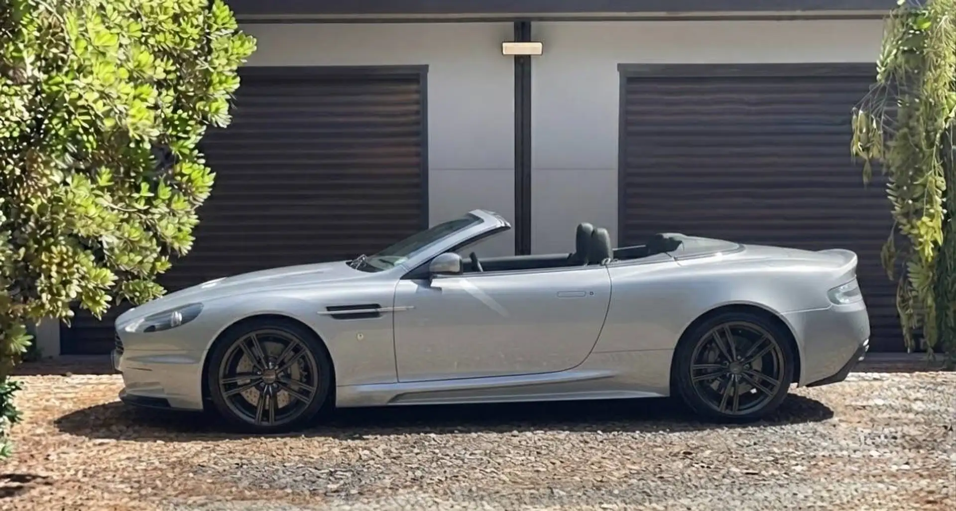 애스턴마틴 DBS Volante 2010 은색 사진 2