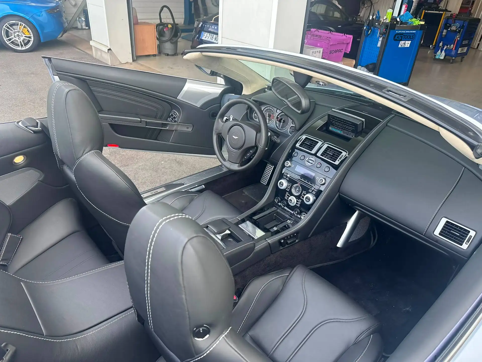 애스턴마틴 DBS Volante 2010 은색 사진 7