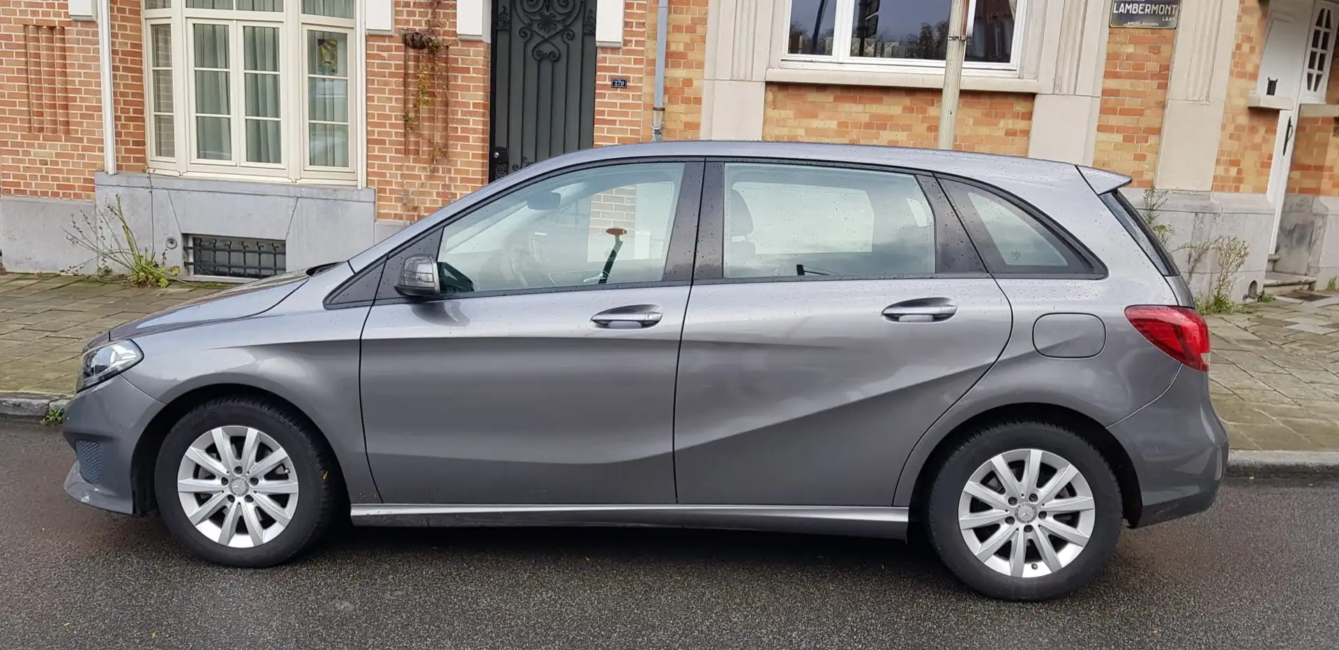 Mercedes-Benz B 200 D - 1
