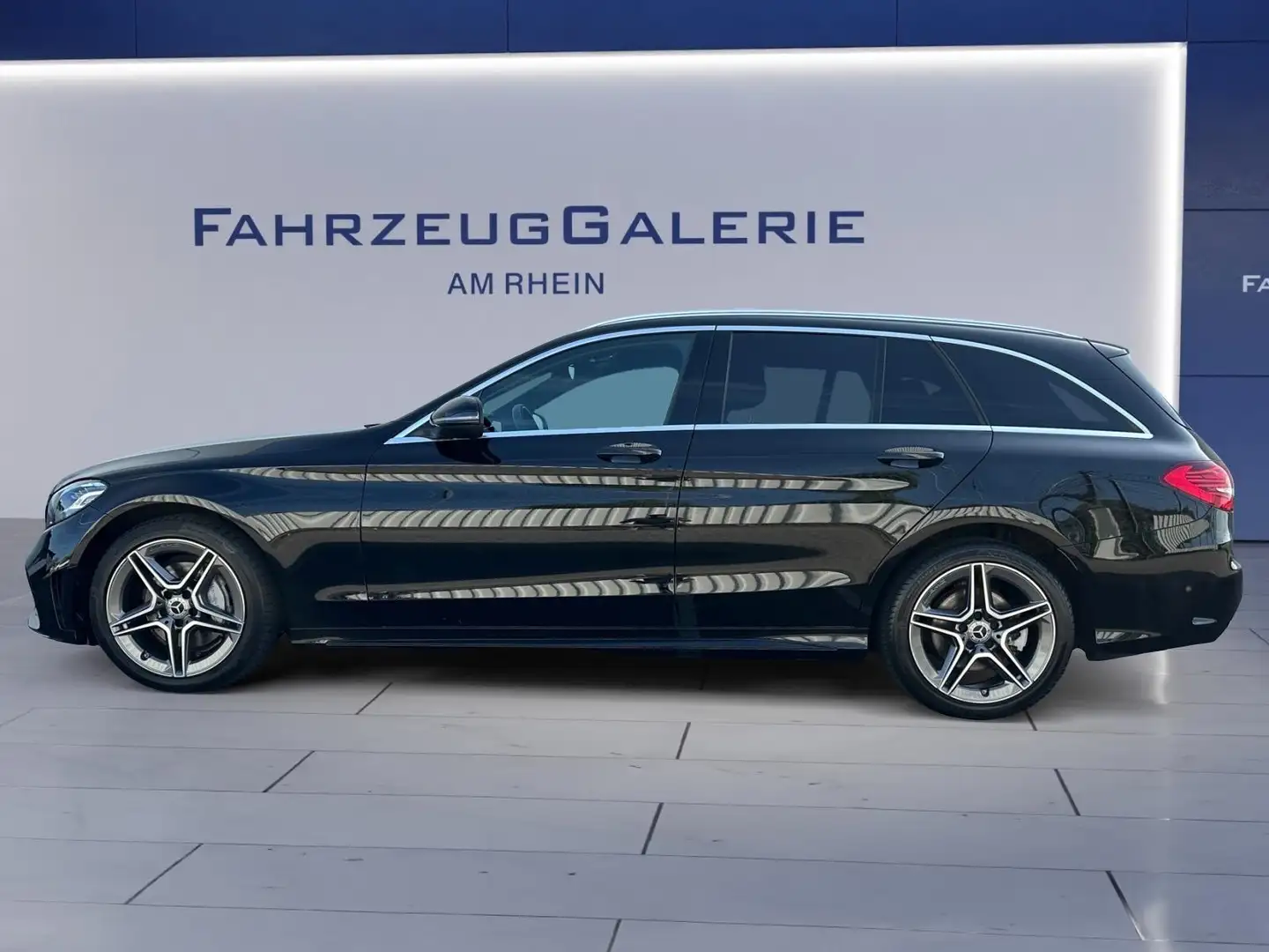 Mercedes-Benz C 220 d T 4Matic AMG line Navigation Parkassist Zwart - 2