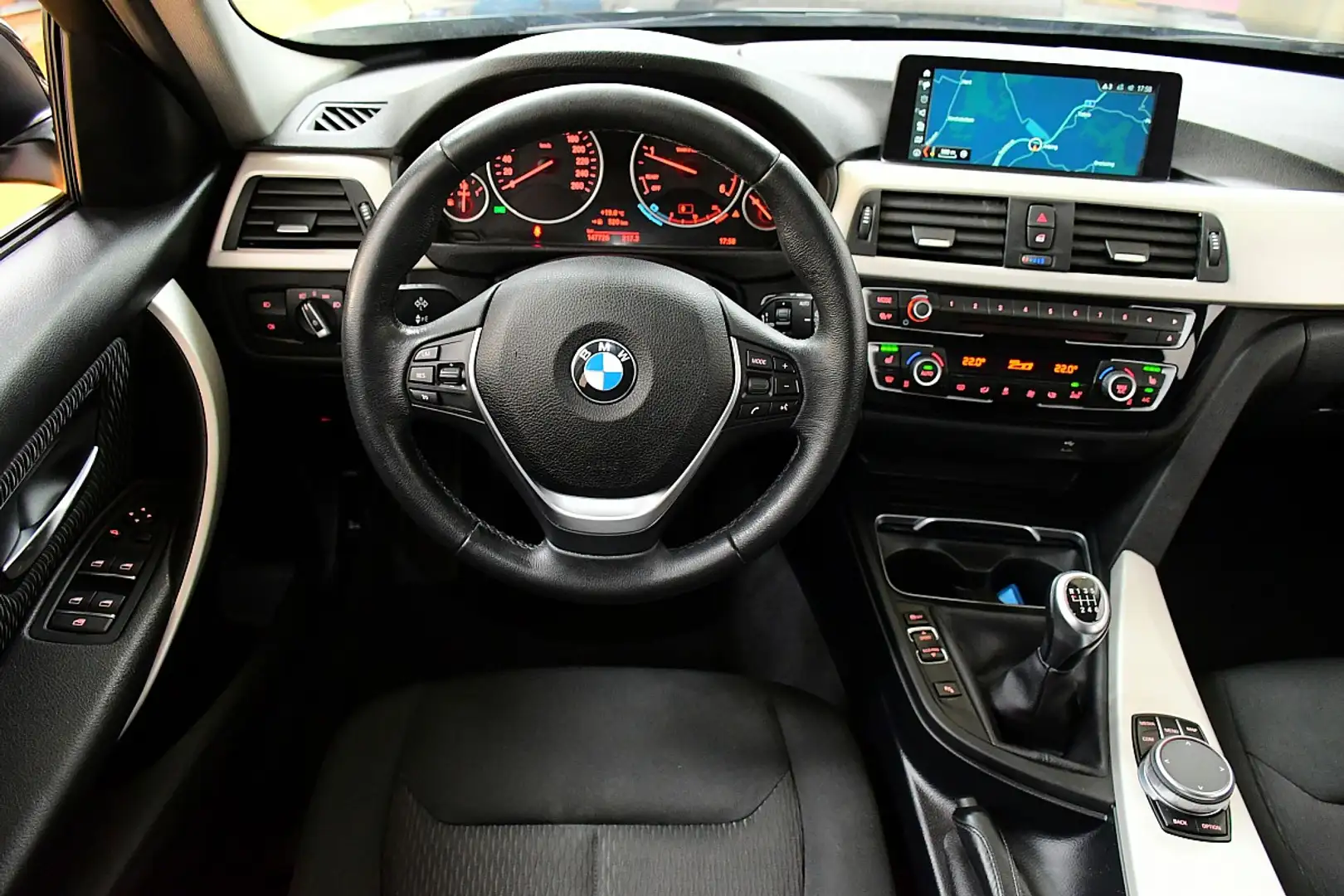 BMW 318 d Touring Advantage Noir - 2