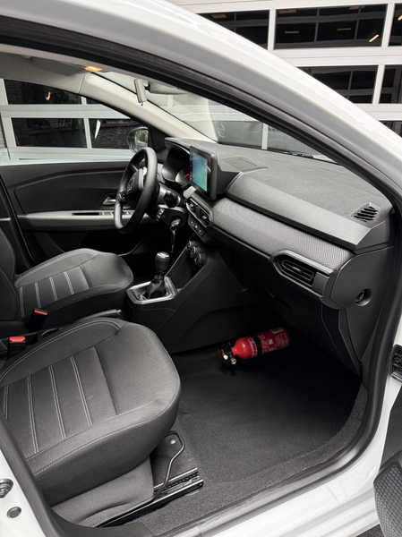 Dacia Sandero 1.0 TCe 90 Essential incl onderhoud en Garantie! — photo 6