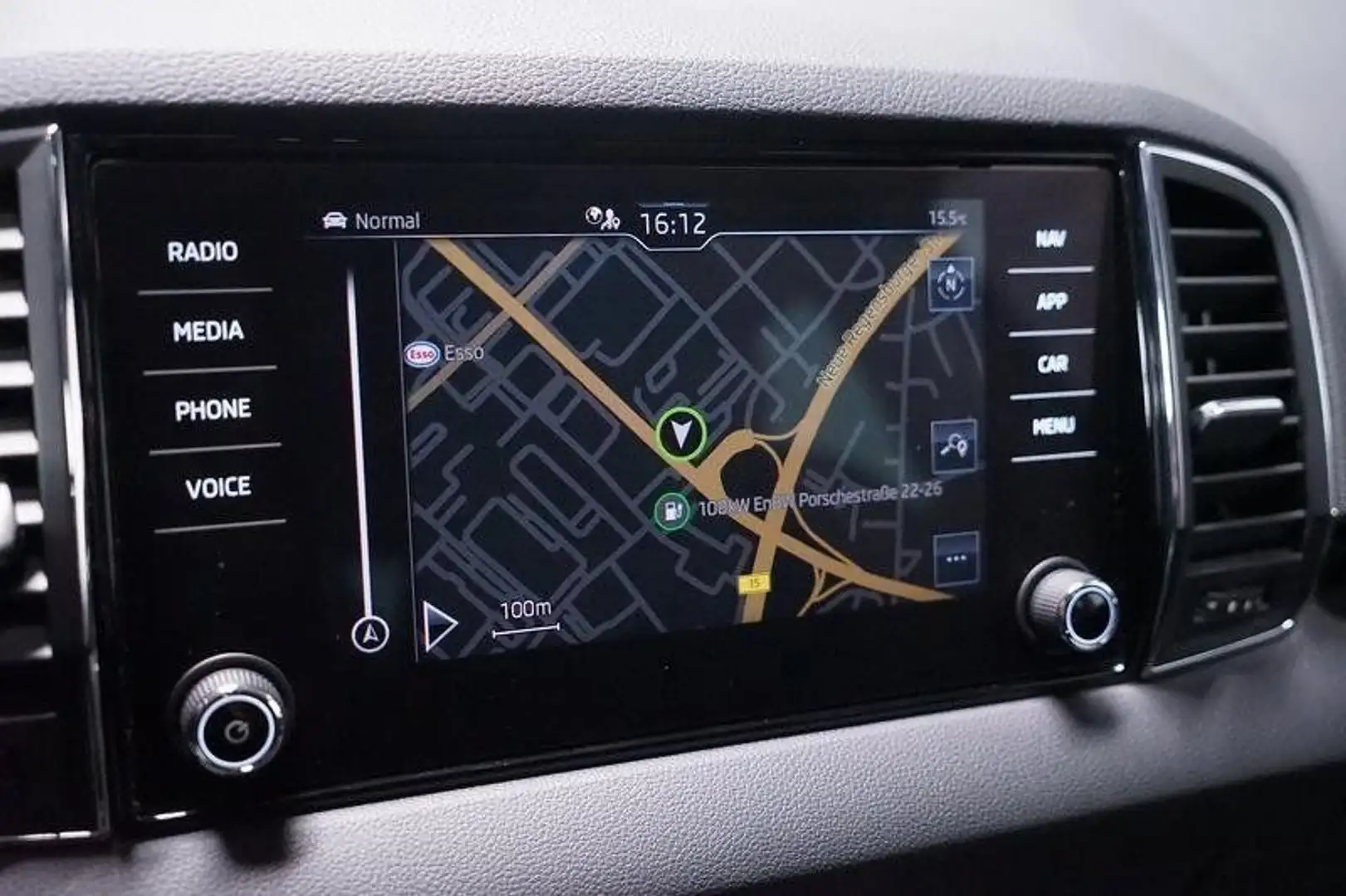 Skoda Karoq 2.0 TDI Style DSG/Kamera/ACC/AUT/KeyLess Silber - 2