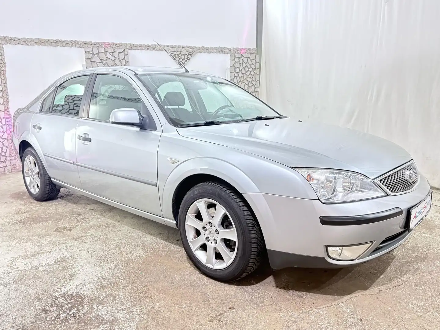 Ford Mondeo 1,8 6-GANG KLIMA SCHECKHEFT TÜV 03/27 Argintiu - 2