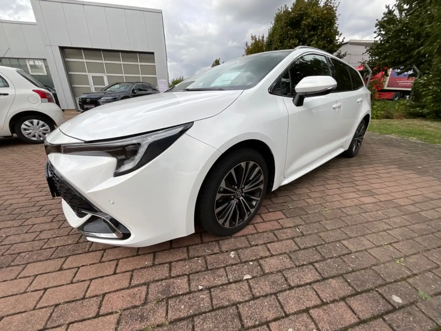 Toyota Corolla TS 1.8 Team D ACC+LED+Navi+SHZ+PDC+Carpl. Wit - 2