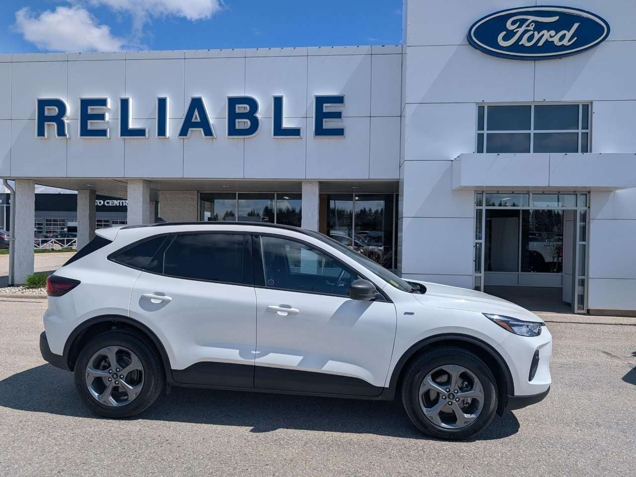 2026 Ford Escape ST-Line Tech Package/ Panoramic Sunroof/ Remote St