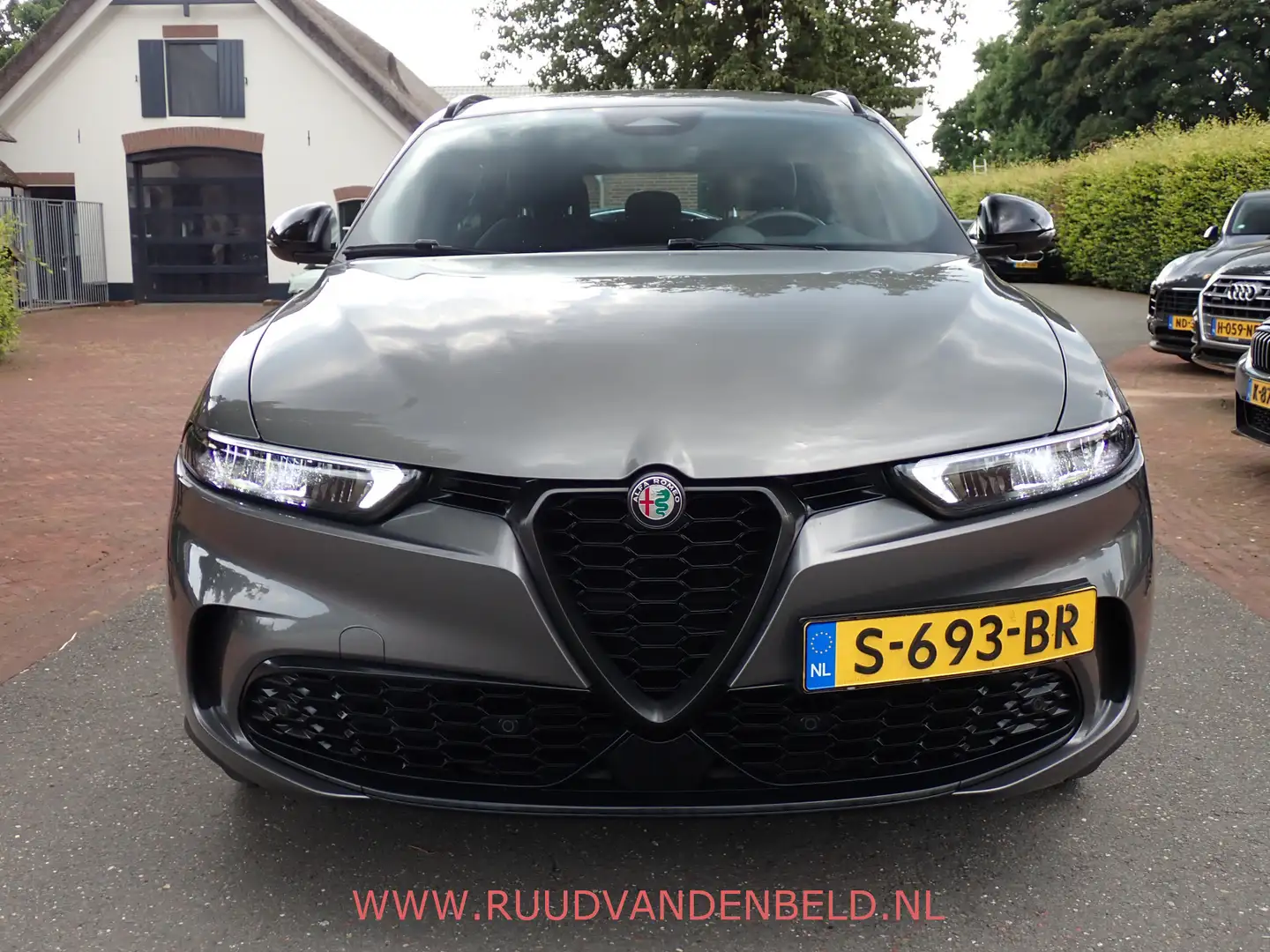 Alfa Romeo Tonale 1.5T Hybrid Sprint ADAP.CRUISE/SPORTLEER/CARPLAY/T Grijs - 2