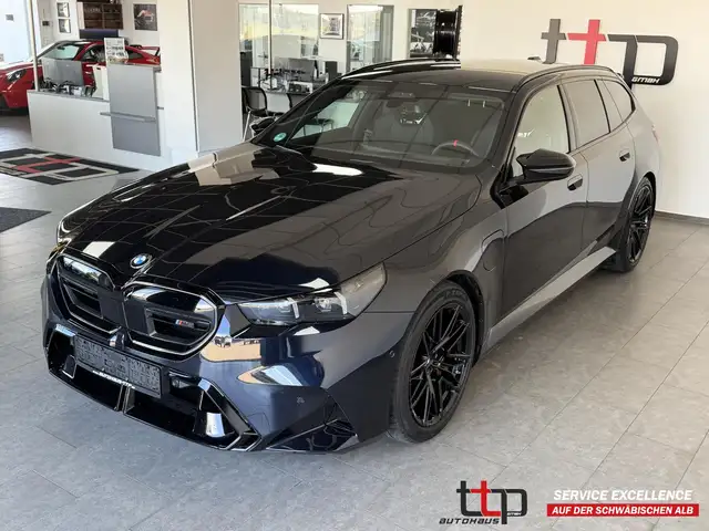 BMW M5 BMW M5 Touring 360° HuD B&W AHK Sitbelüf. Carbon