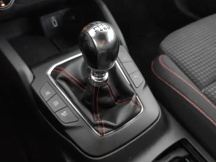 Ford Focus 2018, foto 16