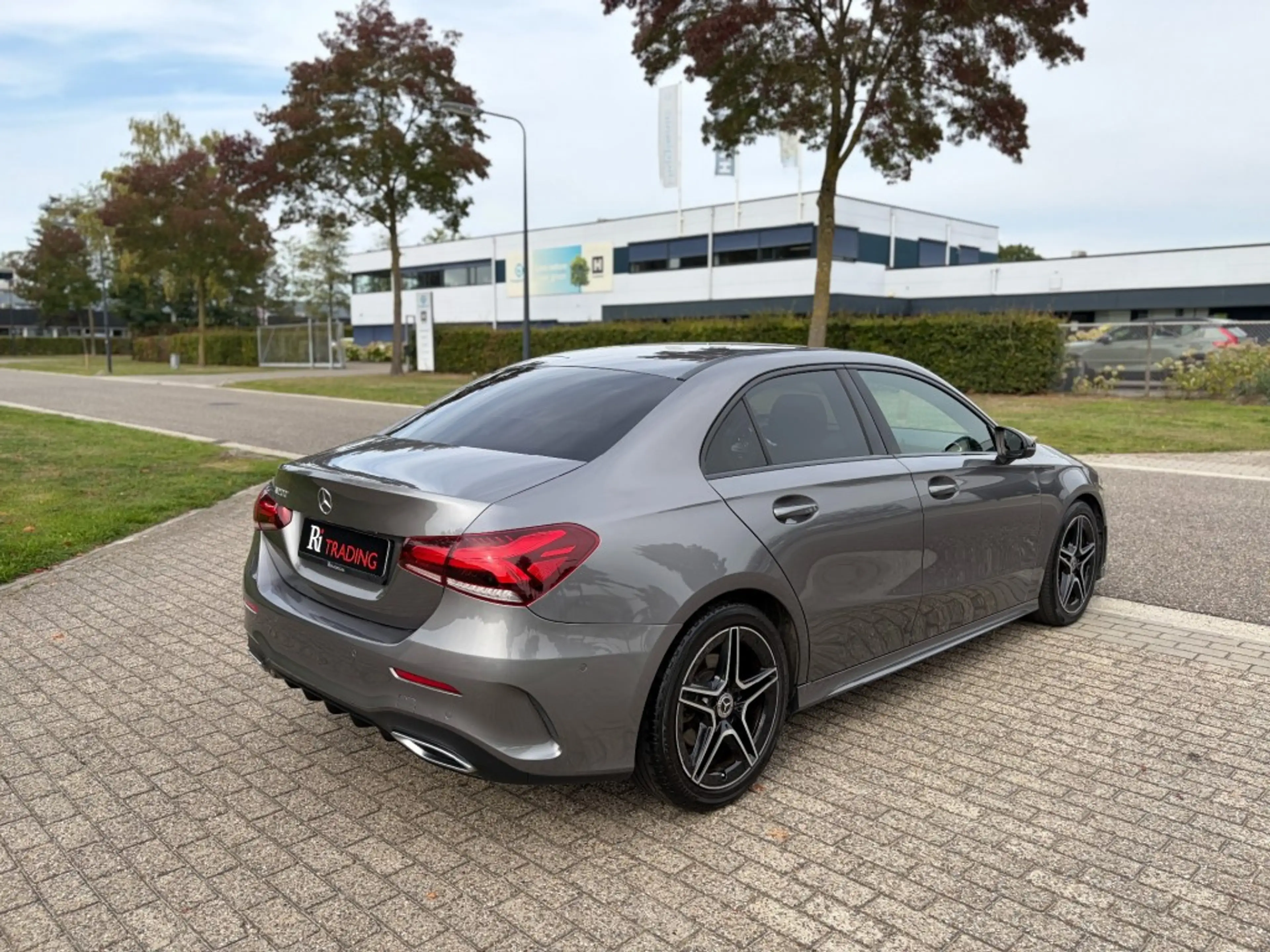 Mercedes-Benz A 200 200 AMG Night Pakket Navi Led — photo 3