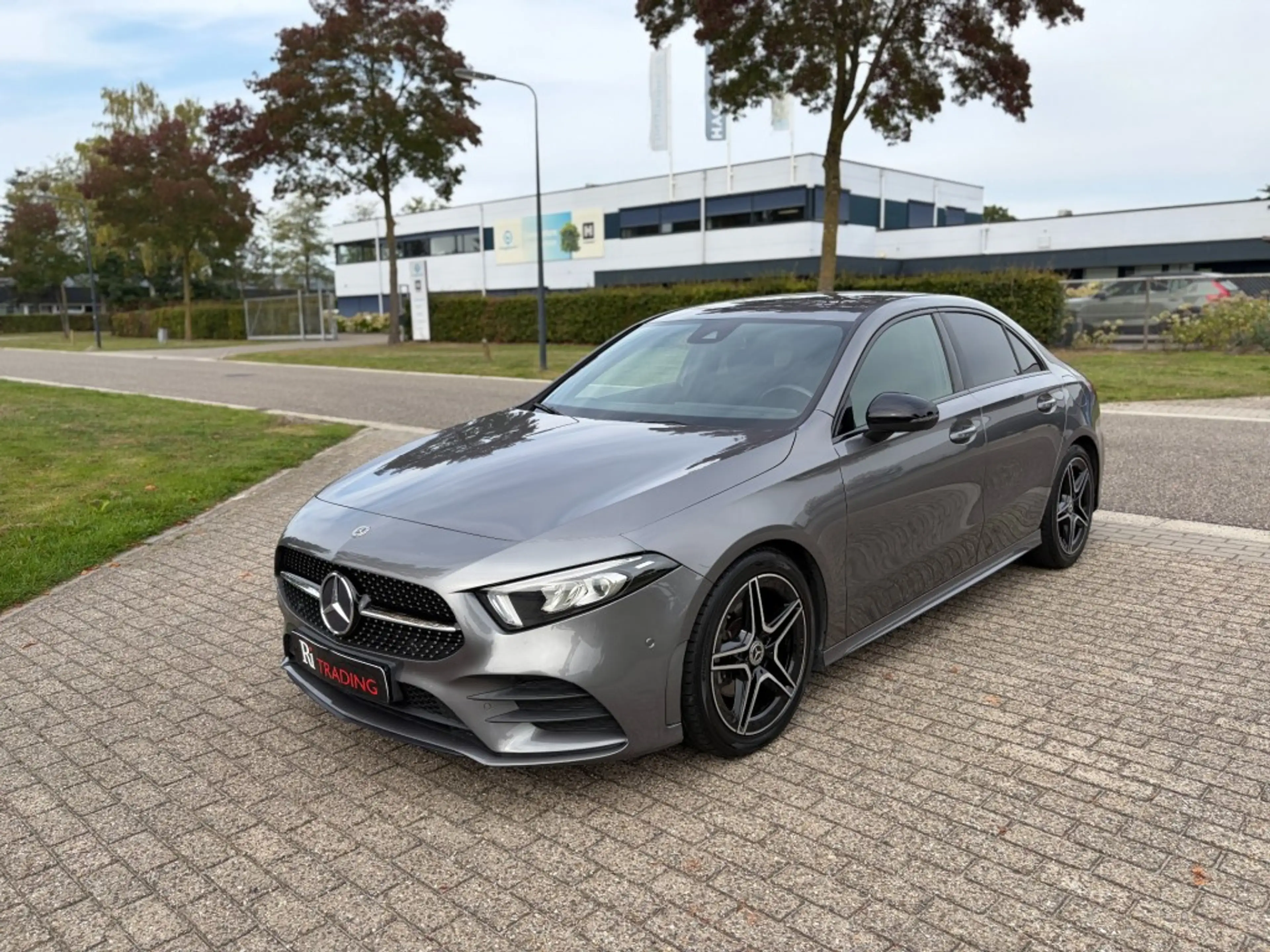 Mercedes-Benz A 200 200 AMG Night Pakket Navi Led — photo 2