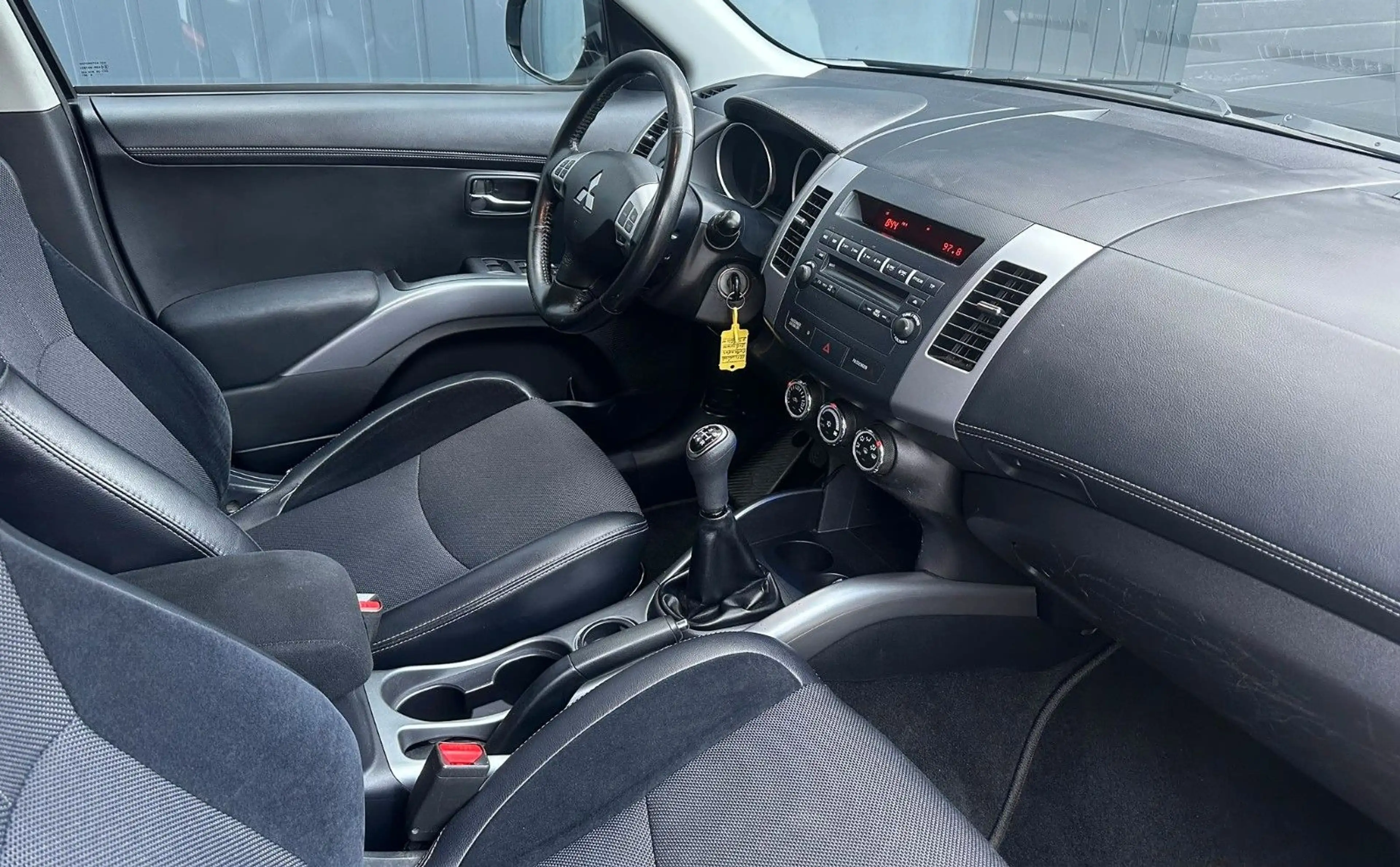 Mitsubishi Outlander Edition 2WD*Tüv NEU*PDC*Allwetter* — photo 13