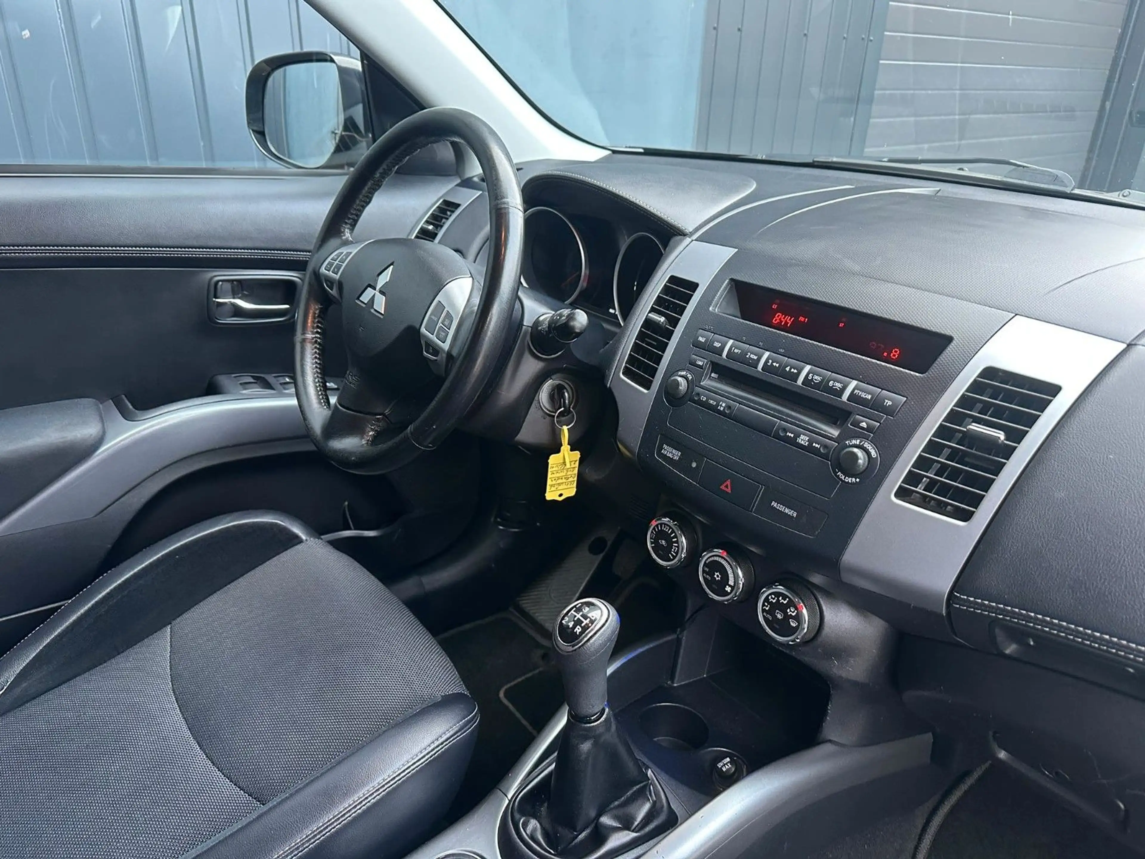 Mitsubishi Outlander Edition 2WD*Tüv NEU*PDC*Allwetter* — photo 12