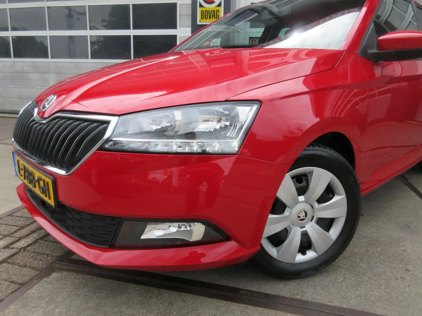 Skoda Fabia 1.0 TSI Ambition / Carplay / PDC / D-Glas Rouge - 2